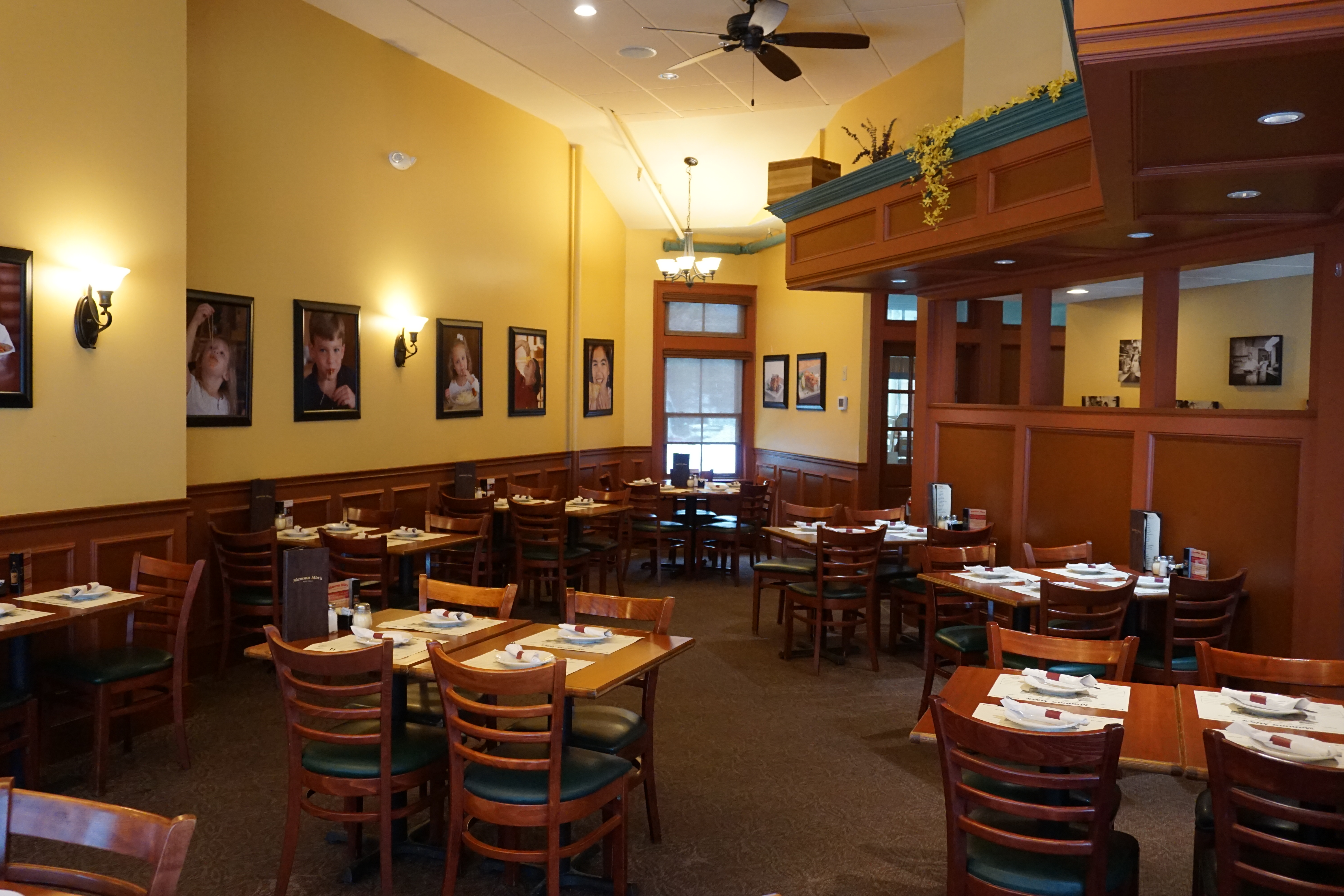 Mamma Mia's dining room interior