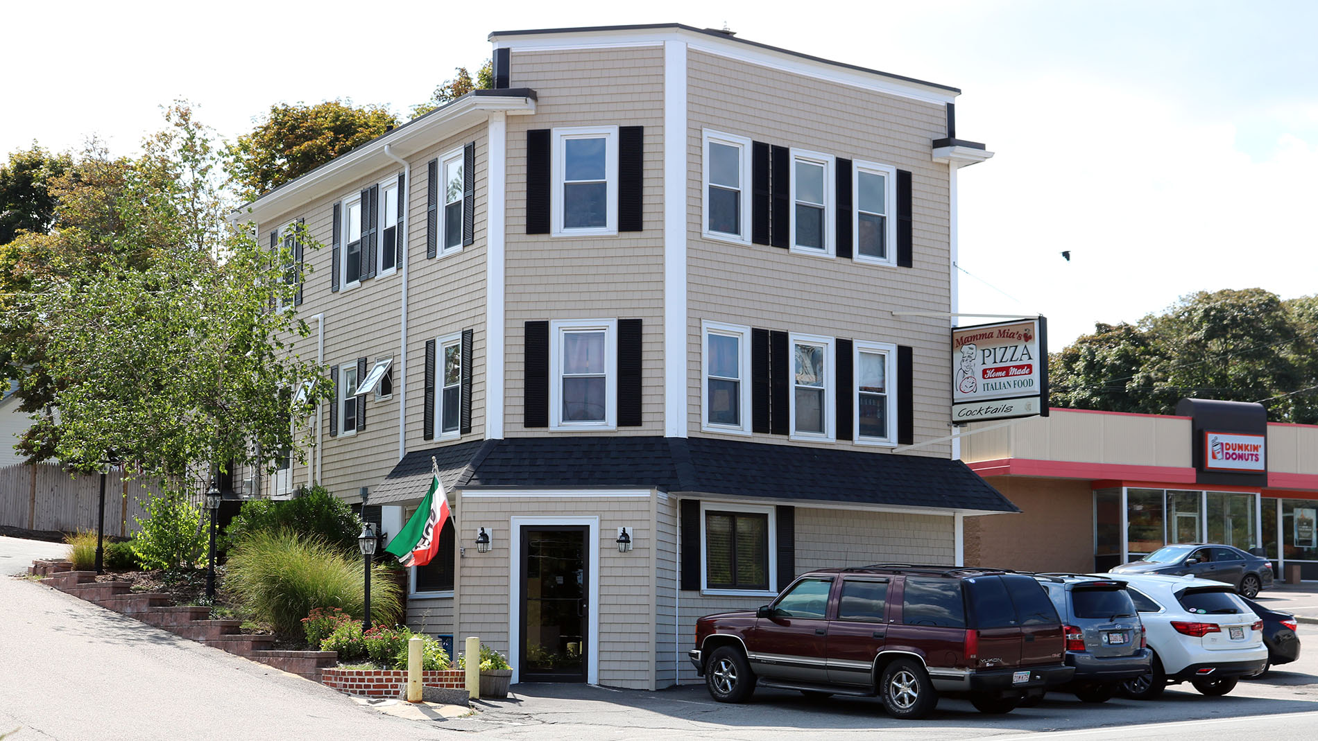 Mamma Mia's Kingston exterior — the original location